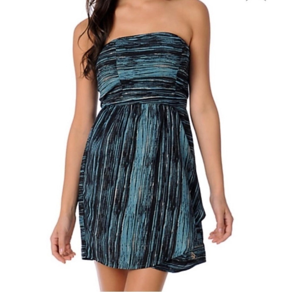 Volcom Size XS Blue Sketched‎ Out Strapless Ruffle Wrap Front Smock Back Dress